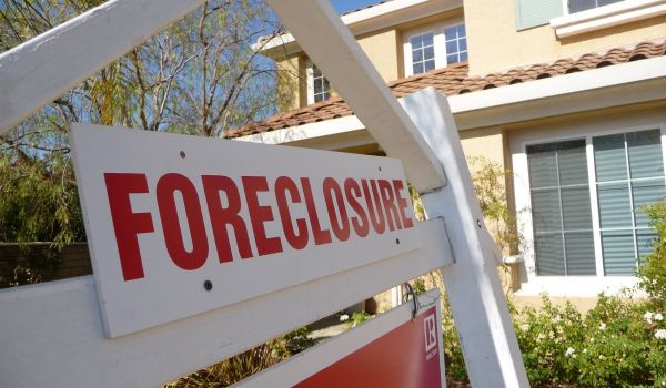 Foreclosure sign